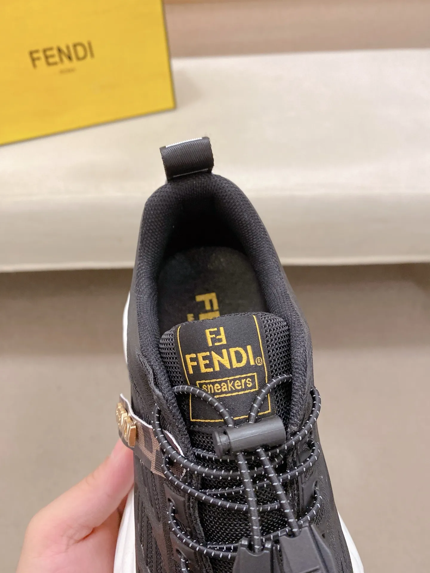 Men's shoes 💰 442💰 (fendi) New high-top 👊🏻 upper 🇮🇹 imported cowhide fabric 🇩🇪 lining imported breathable mesh lining. The original outsole is molded to highlight the identity of every man, and the upper foot is elegant and stable🚶🏻🚶🏻The high-end custom counters reproduce the original version📯No matter the wind or rain, the shoe last remains unchanged and can withstand the verification of time🔍️,🔵 Size: 38-44